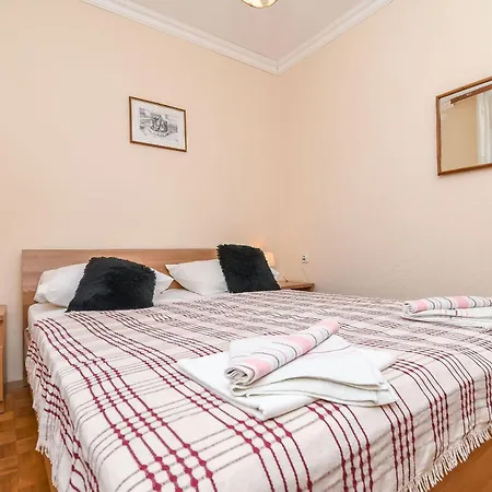Fidelis Apartament *